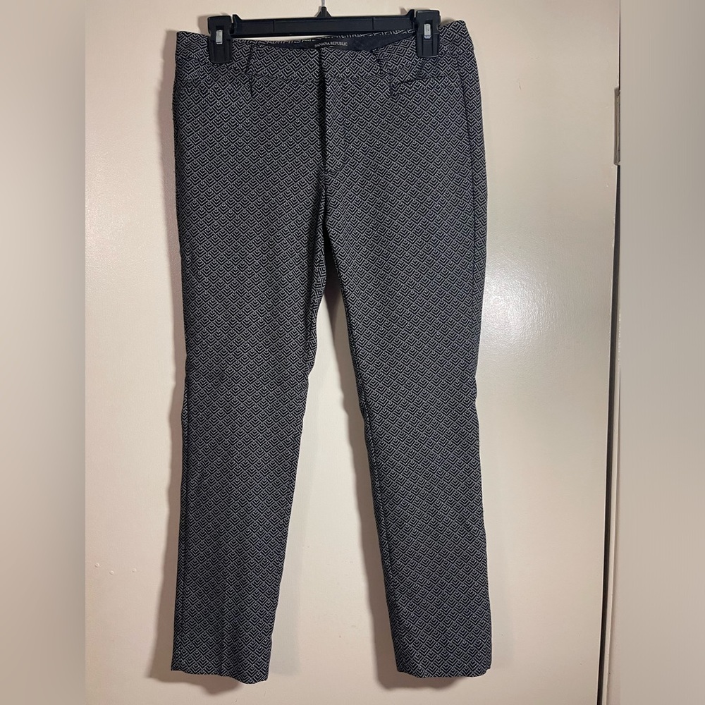 Banana Republic Cropped Sloan Pant Size 4 Petite Black & white